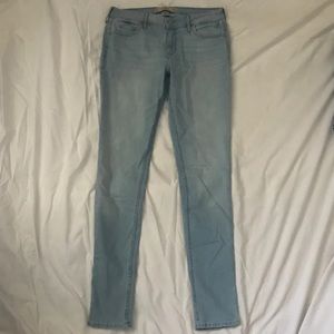 hollister light wash skinny jeans